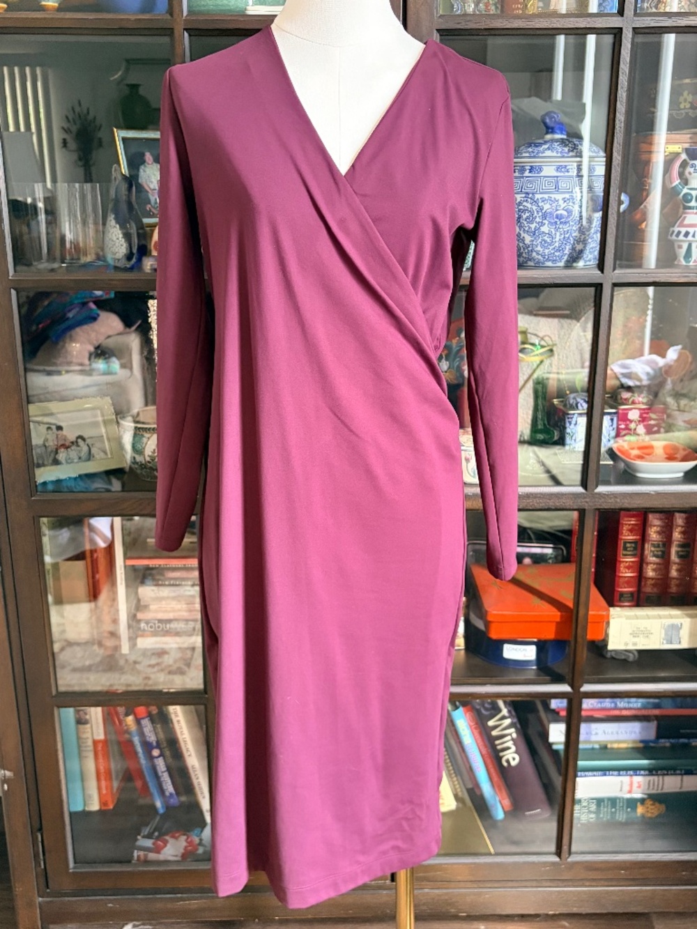 Ann Taylor, Figure Hugging Wrap Dress size Small